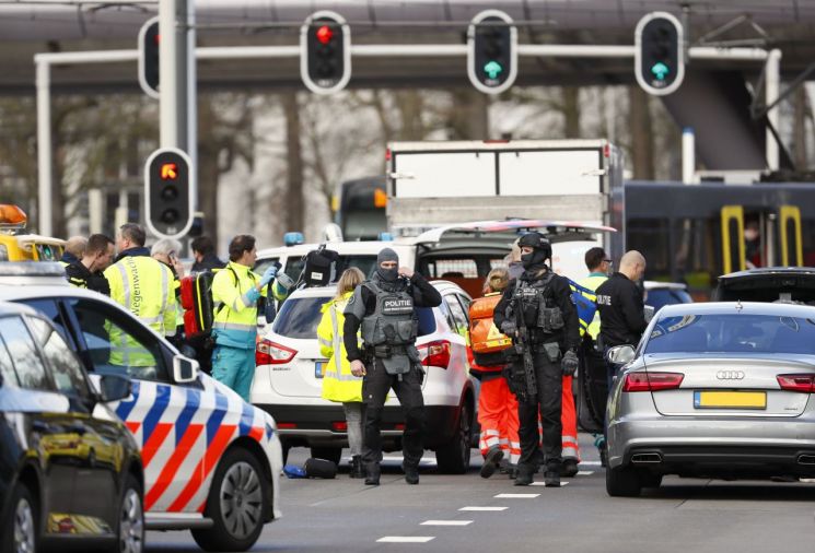 네덜란드에서 총격 사건으로 1명 사망…범인은 '도주중'