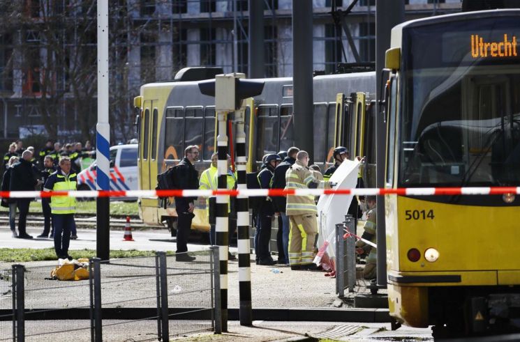 네덜란드 트램 총격 사건 용의자 체포…3명 사망·5명 부상