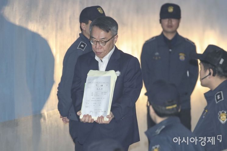 [포토]고개 숙인 임종헌 전 법원행정처 차장