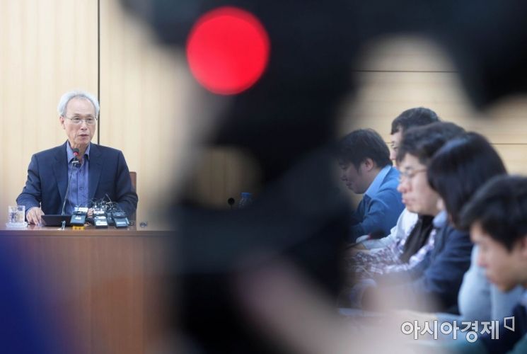 [포토]경사노위 정상화 방안 밝히는 문성현 경사노위 위원장
