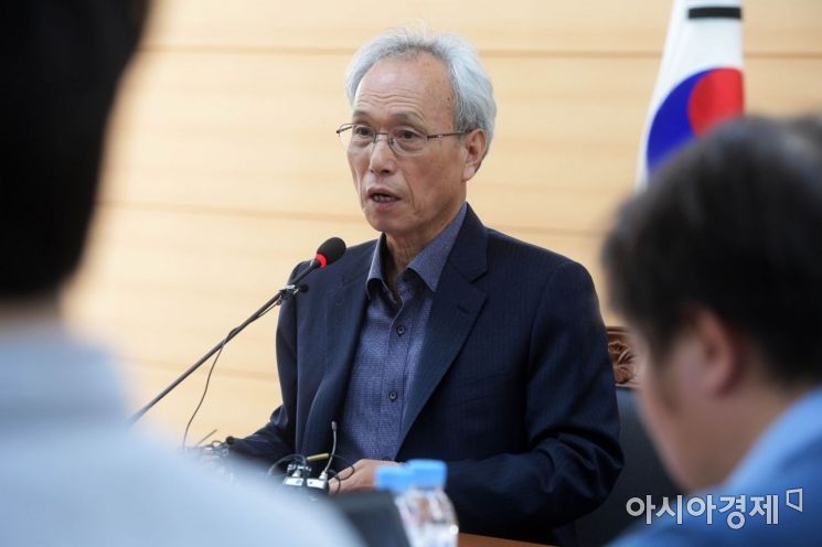 [포토]경사노위 보이콧 3명 면담한 문성현 위원장