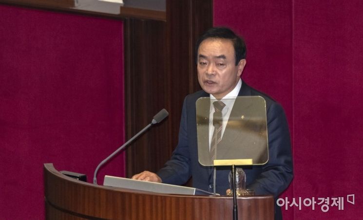 장병완 민주평화당 원내대표가 19일 국회 본회의에서 비교섭단체대표연설을 하고 있다./윤동주 기자 doso7@