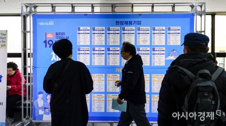 [위크리뷰]빛바랜 취업자 증가, 우울한 30~40대 취업상황