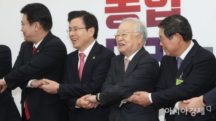 [포토] 활짝 웃는 손경식 회장-황교안 대표