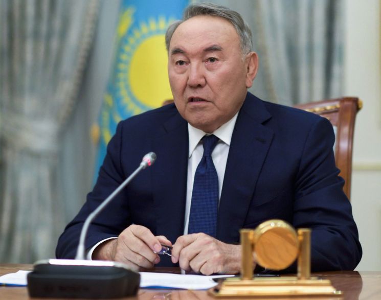'30년 장기집권' 카자흐스탄 대통령 전격 사임