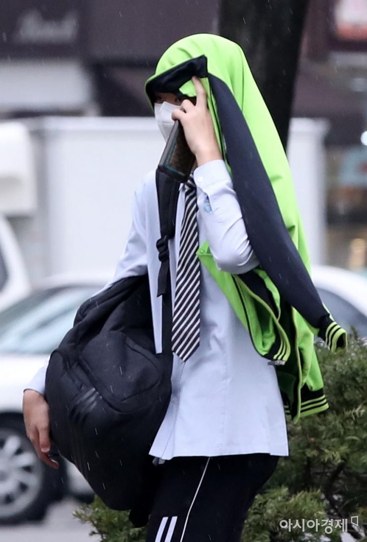 [포토] '우산을 깜빡했어요'