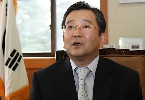 검찰, '김학의 별장 성접대 의혹' 핵심인물 윤중천 불러서 조사 