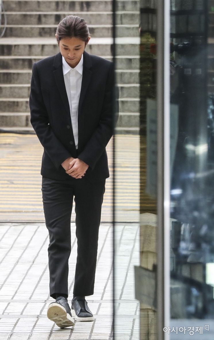 [포토]정준영, 법정으로 향하는 발걸음