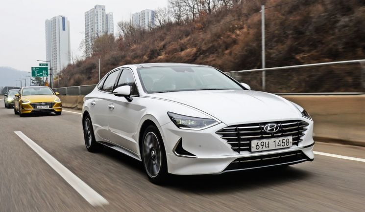 [포토]'도로 달리는 신형 쏘나타'