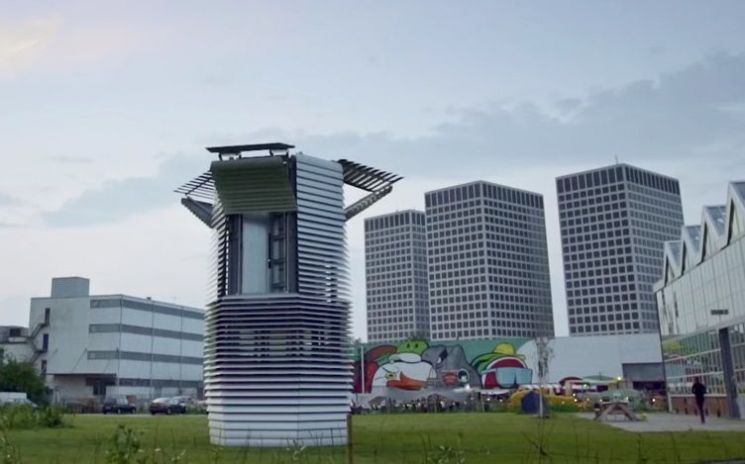 네델란드 로테르담 시내에 세워진 '공기정화탑'. [사진=유튜브 화면캡처]