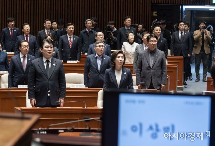 힘겹게 열고도 공전하는 국회…중심엔 한국당 