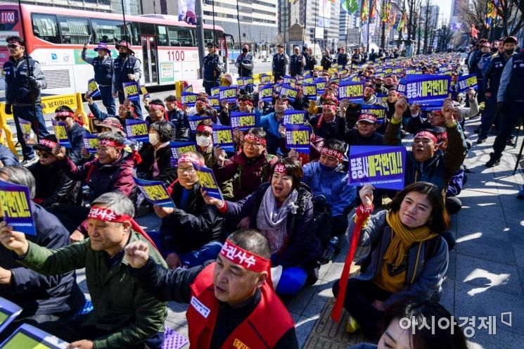[포토]거리에 나온 대우조선해양 노동자들