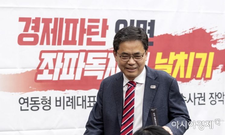 '50억 클럽' 첫 구속영장, 로비수사 분수령… 박영수·권순일은?