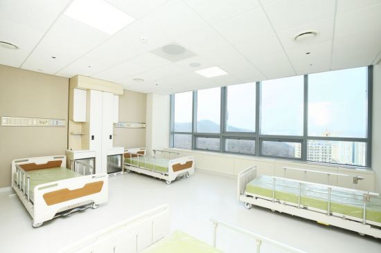 경사노위 "'文케어' 민영보험 반사이익 환원"…업계 반발 예상(종합)