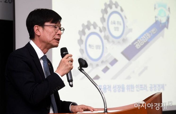 [포토] 김상조 위원장, '포용적 성장을 위한 인프라, 공정경제'