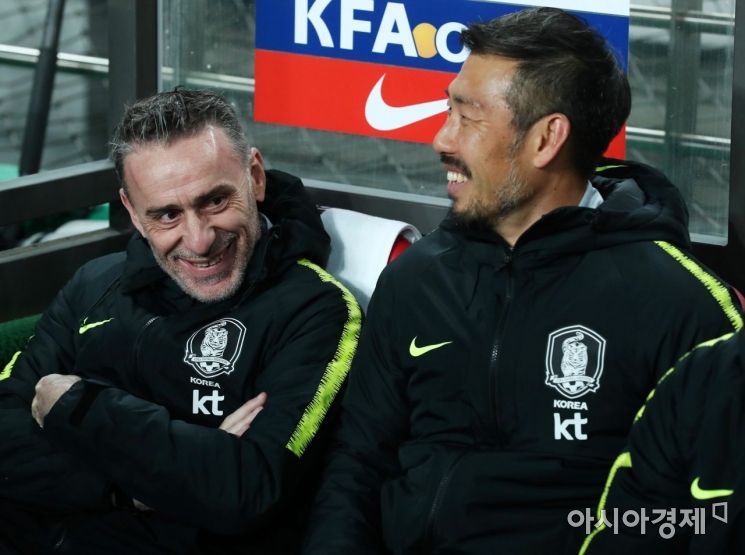 [포토]환한 표정의 벤투, 승리 예감?