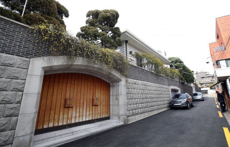 캠코, 전두환 자택 공매 '효력 중단'에 불복 항고