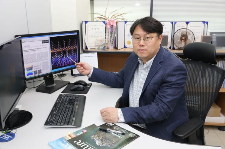 서장원 한국화학연구원 박사가 페로브스카이트 태양전지 박막기술 DHA에 대해 설명하고 있다.
