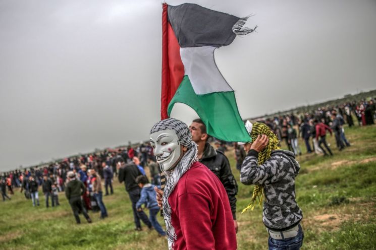 가자지구서 팔레스타인 대규모 시위…"17세 소년 등 4명 사망"