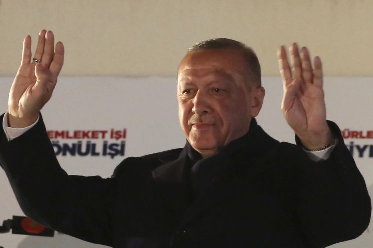 터키 집권당, 25년 만에 수도 앙카라 패배할 듯…이스탄불은 '초접전'