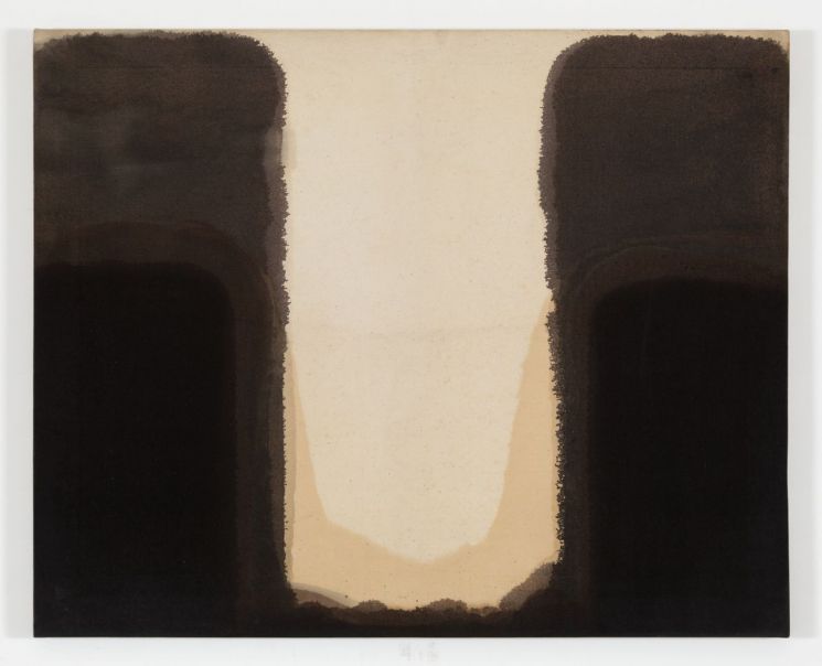 윤형근, 청다색, 1975, 면포에 유채, 80.6x100cm  [사진= 국립현대미술관 제공]