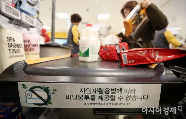 주 52시간 넘게 근무하다 '뇌출혈' 마트 직원…法 "산재 인정" 