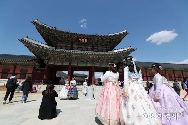 [포토]선선한 봄바람 속에서