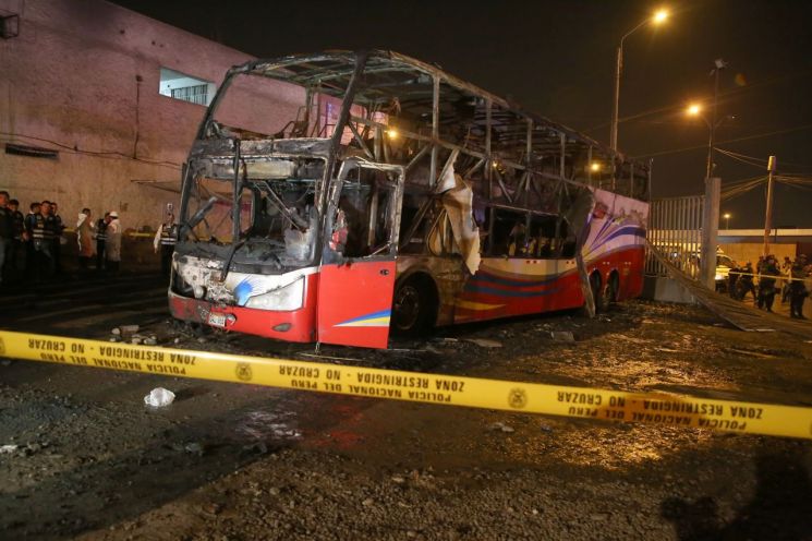 페루 2층버스 화재 발생…최소 20명 사망