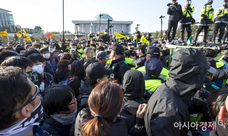 '노동법 개악 중단' 국회 진입 시도한 민주노총 조합원 25명 연행(종합)