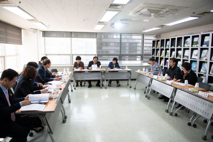 [이사람]고양석 광진구의회 의장, 횡단보도 투광기 설치 합동간담회 주재 