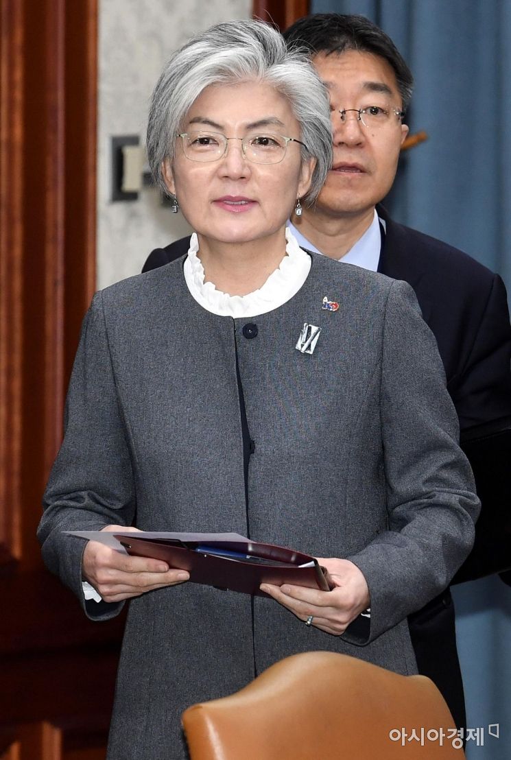 [포토] 국정현안회의 참석하는 강경화 장관
