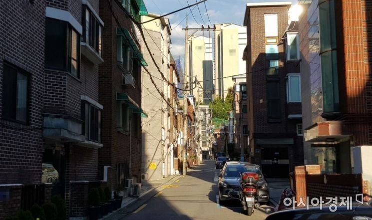 "화상회의 때 침대 보여요?"…일상된 재택근무, 원룸 직장인 '전전긍긍'