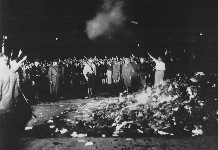 1933년, 나치독일에 의해 자행된 베를린분서 사건 당시 모습(사진=위키피디아)