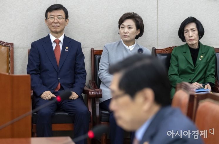 [포토] 국회 상임위 첫 출석 '긴장되네'