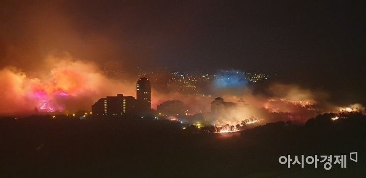[강원산불]도심 덮친 ‘화마 쓰나미’에 시민들 ‘아연실색’…참혹했던 고성·속초의 밤