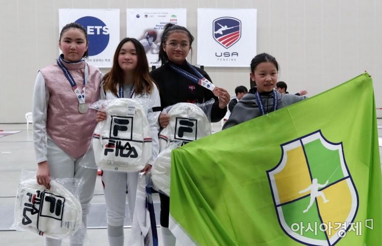 막 오른 美펜싱연맹전, 13개국 유소년 실력 보니…(종합)