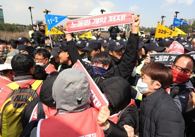 바른미래당 “文정부, 민주노총 ‘불법행위’ 눈감지 마라”
