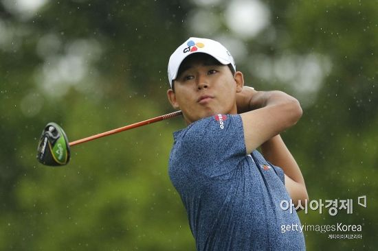 김시우가 텍사스오픈 셋째날 2번홀에서 티 샷을 하고 있다. 샌안토니오(美 텍사스주)=Getty images/멀티비츠