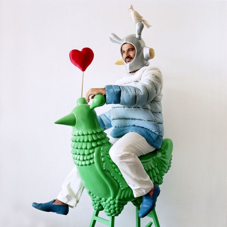 Green Chicken, 2008, Photography, 90 x 2 x 90 cm, Courtesy of the Groninger Museum, NL, Photo by Nienke Klunder