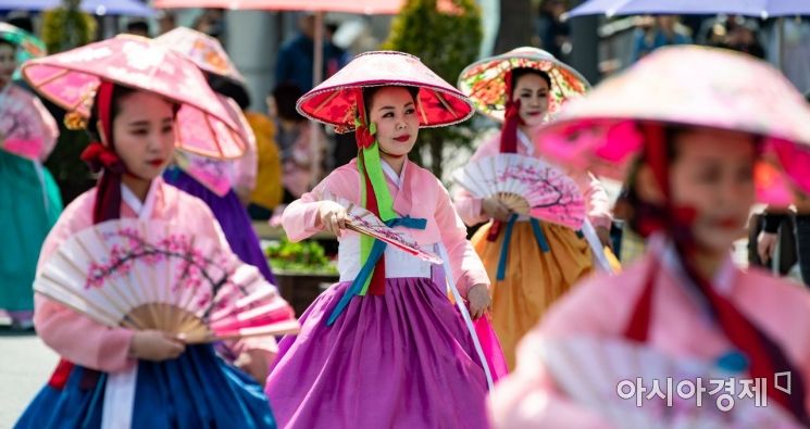 [포토]차 없는 거리, 문화행사 퍼레이드