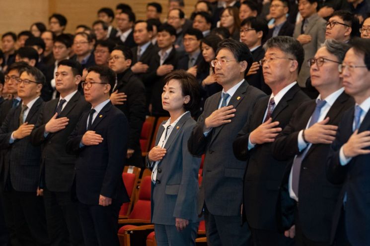 김현미 "文 정부 두 번째 국토부 장관 각오"