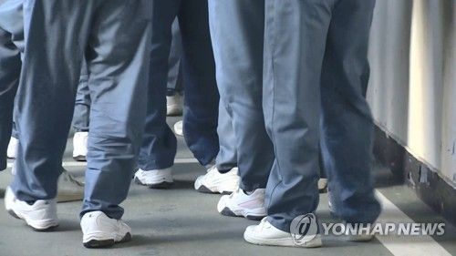 수감자들 성기변형시술 해준 '구치소 허준' 50대男 실형