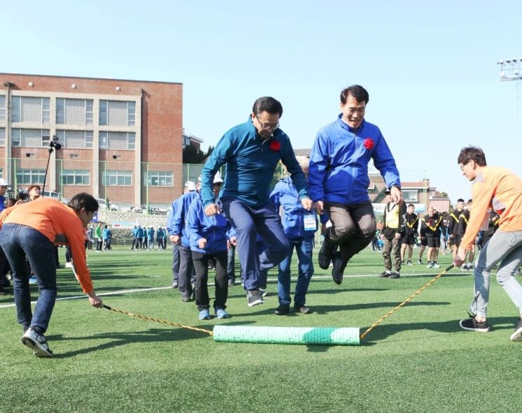 용산구, 오산고 운동장서 구민 5000여명 참석 체육대회 개최 