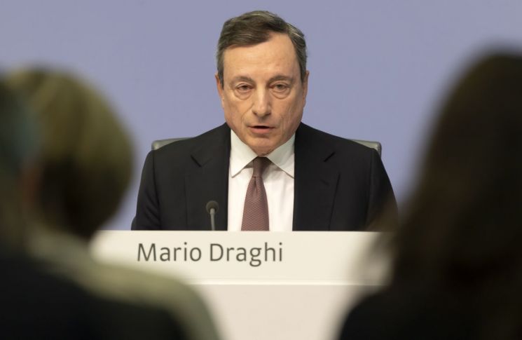 출구전략 막힌 ECB…드라기 "필요 시 금리인하도 가능"