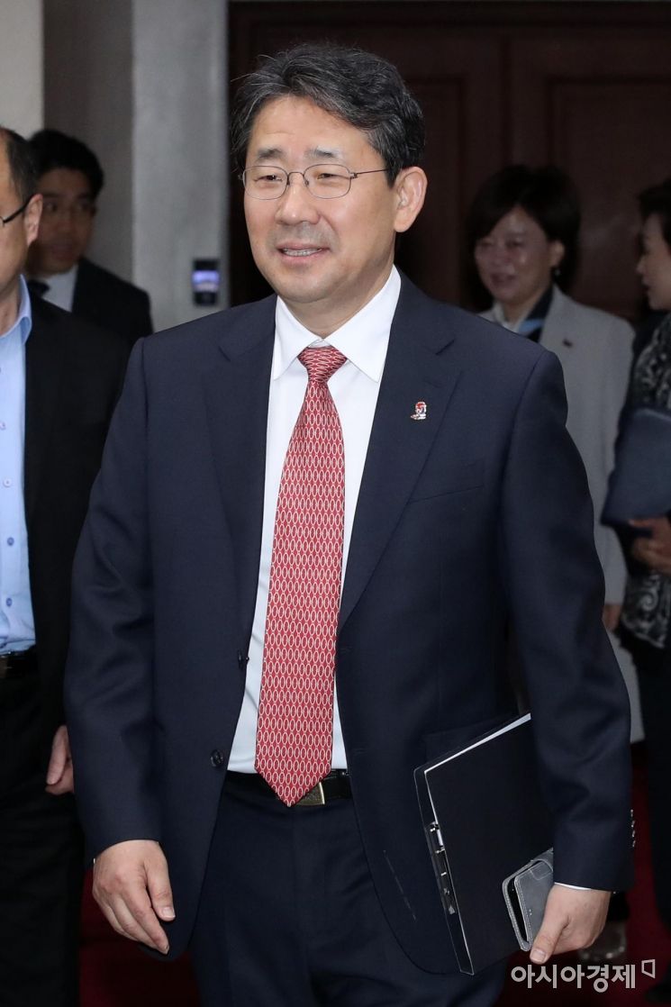 [포토] 국정현안점검회의 참석하는 박양우 장관