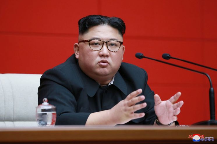 김정은 북한 노동당 위원장이 지난 10일 당 중앙위원회 본부청사에서 열린 당 제7기 제4차 전원회의를 주재했다고 조선중앙통신이 11일 보도했다.