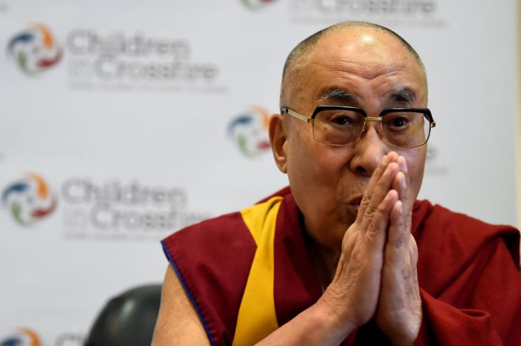 달라이 라마 "트럼프는 '도덕성' 결여…美, 국가적 책임져야"