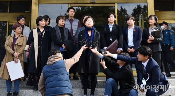 [포토]입장발표하는 낙태죄 위헌 대리인들