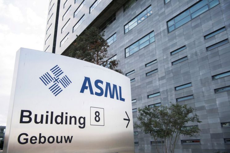 "中직원들, 네덜란드 반도체 장비업체 ASML 기술 빼돌려"