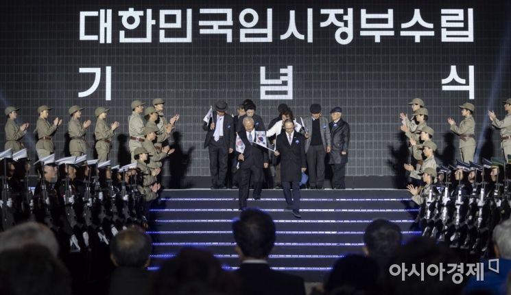 [포토] 임정요인 환국장면 퍼포먼스